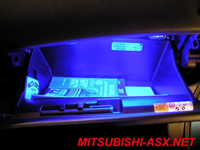 Светодиодная подсветка в бардачке на Mitsubishi ASX 