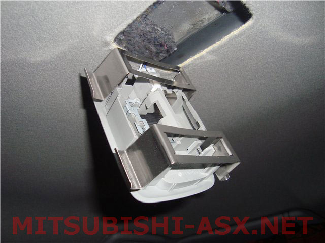 Штатный задний плафон освещения Mitsubishi ASX