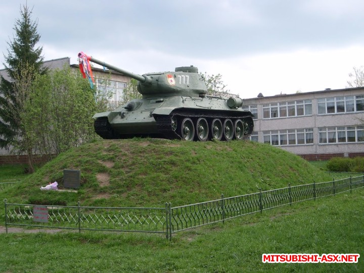 танк у музея Катукова М.Е. в д. Бояркино - танк.jpg