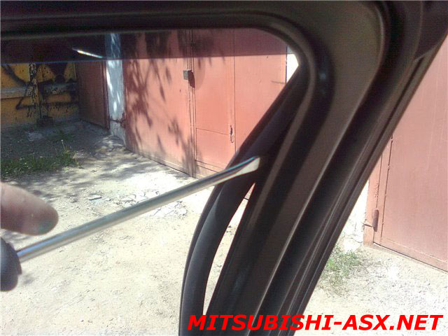 Дребезжание стекол Mitsubishi ASX